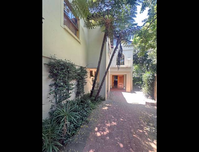 4 BEDROOM HOUSE FOR SALE IN COUNTRY LIFE PARK